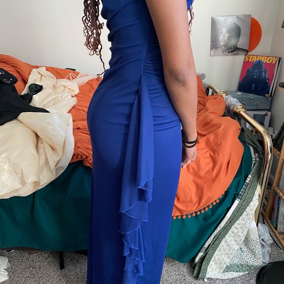 Blue ball gown - Picture 2 of 5